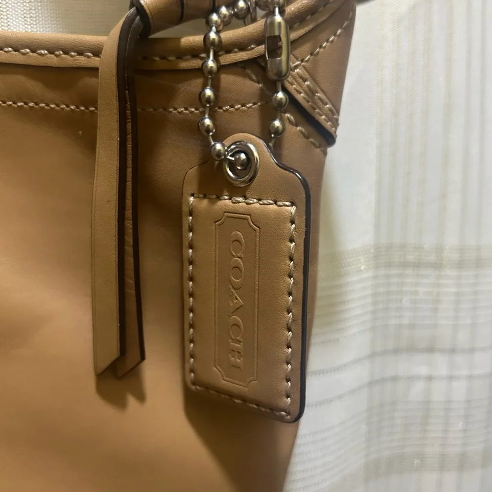 Coach Saddle Tan Leather Shoulder Bag with Tag - Picture 4 of 9